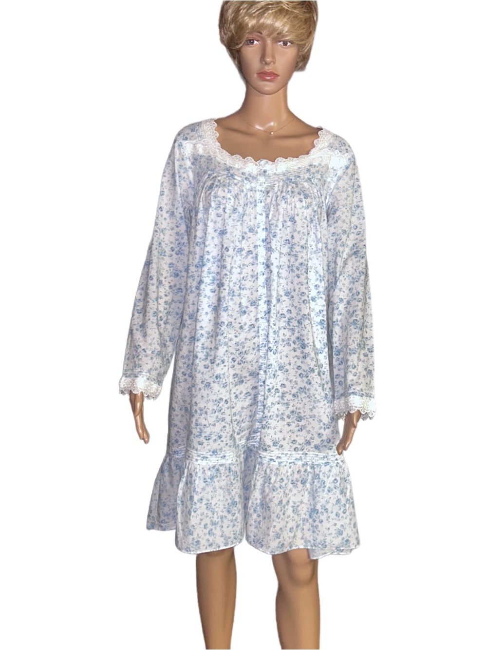 Eileen West ~ Vintage ~ Medium ~ Blue & White W/ Floral Lace/ Ribbon ~ Nightgown